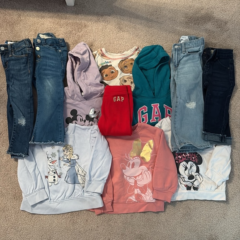 Lot of 2T girls fall/winter clothes